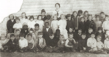 Reynold and Irving School photo 1915 East Swedetown Buxton Iowa.